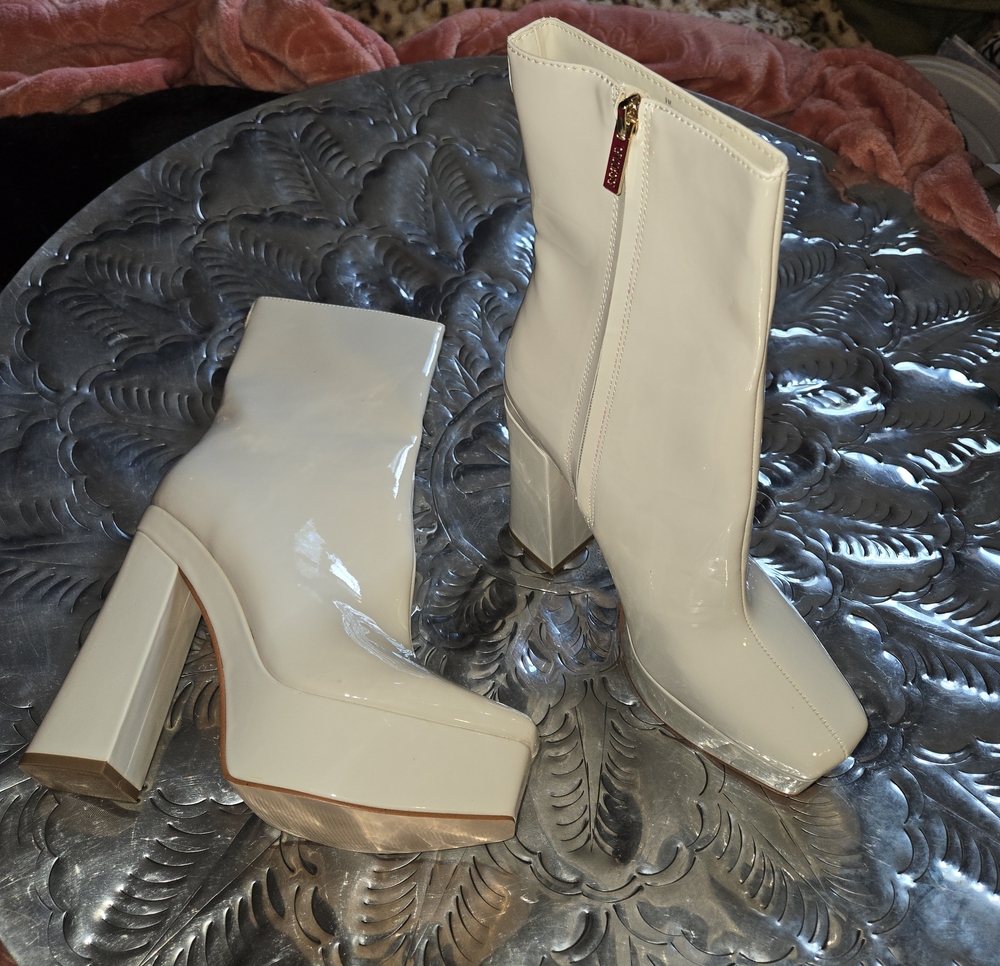 Guess White Patent Platform Block Heel Ankle Boots NWT! Size 9 Gorgous!!!